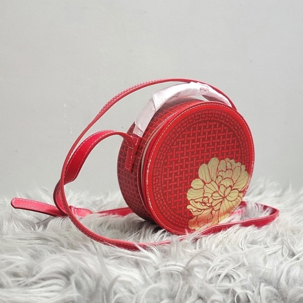 New Estee Lauder Lunar  Lightweight Cross Body Bag